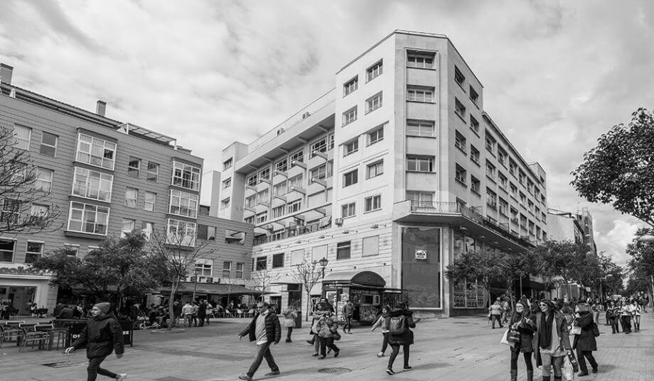 El fondo ASG vende la futura tienda DECATHLON en la principal calle comercial del centro de Madrid al fondo minorista europeo AEW por 50 millones de euros El fondo ASG vende la futura tienda DECATHLON en la principal calle comercial del centro de Madrid al fondo minorista europeo AEW por 50 millones de euros